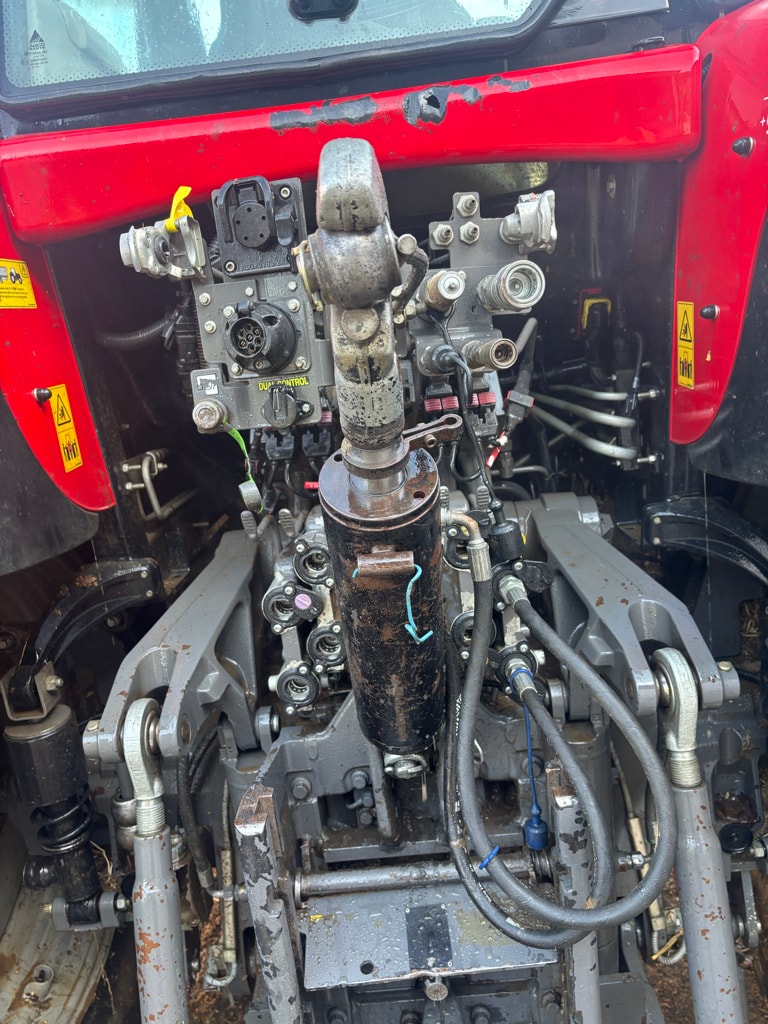 Tracteur MASSEY FERGUSON 7718S DYNA-6 EXCLUSIVE - photo slide 7