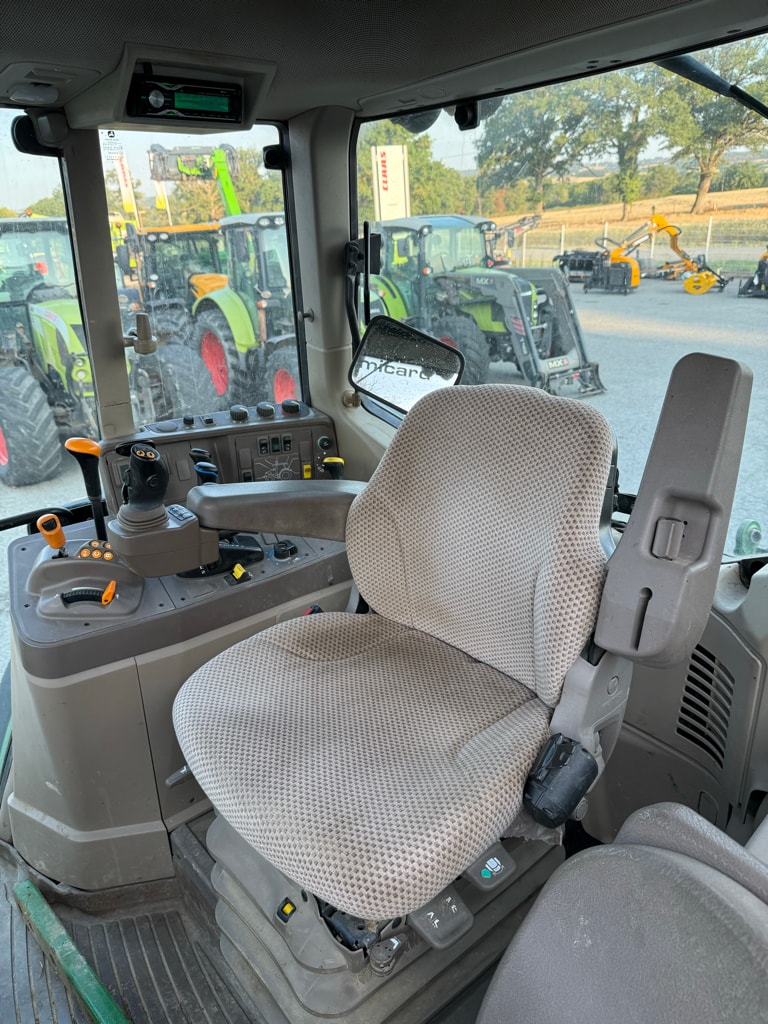 Tracteur chargeur JOHN DEERE 6110 M COMMAND QUAD - photo slide 8