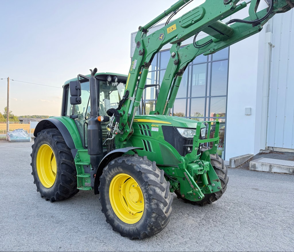 Tracteur chargeur JOHN DEERE 6110 M COMMAND QUAD - photo slide 1