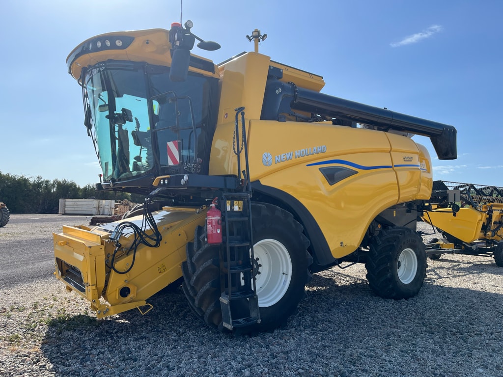 Moissonneuse NEW HOLLAND CH7.70 - photo slide 1