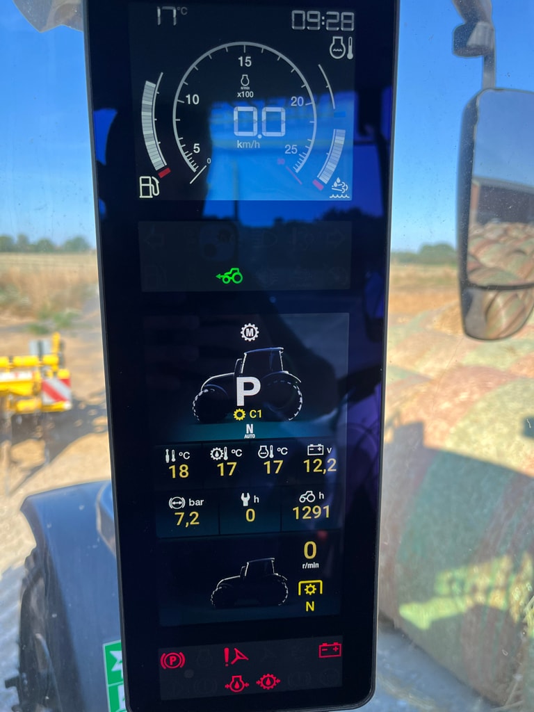Tracteur VALTRA T235 - photo slide 16