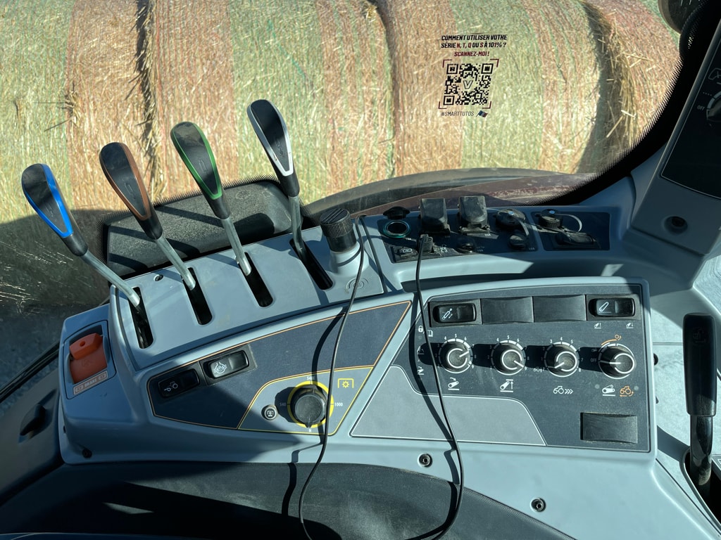 Tracteur VALTRA T235 - photo slide 19