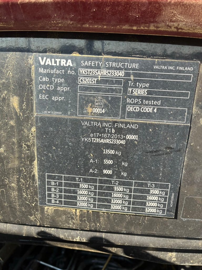 Tracteur VALTRA T235 - photo slide 10