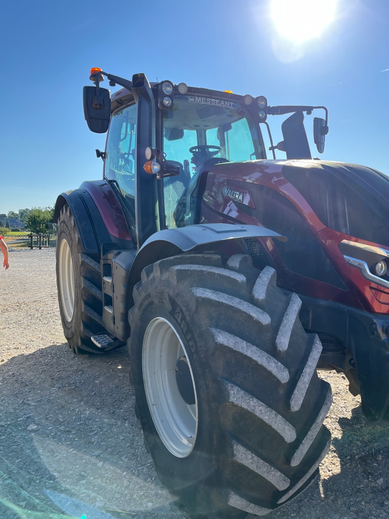 Tracteur VALTRA T235 - photo slide 12