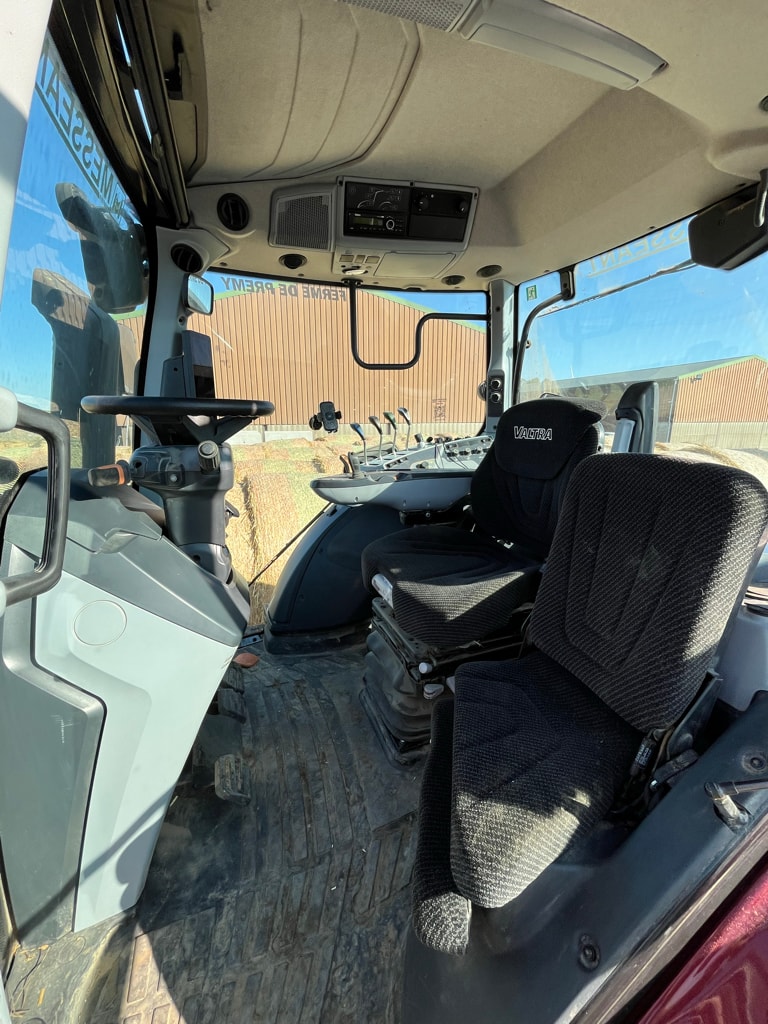 Tracteur VALTRA T235 - photo slide 15
