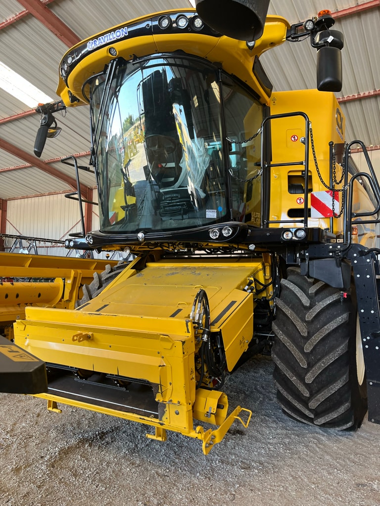 Moissonneuse NEW HOLLAND CX8.70 - photo slide 11