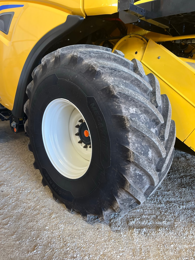 Moissonneuse NEW HOLLAND CX8.70 - photo slide 15