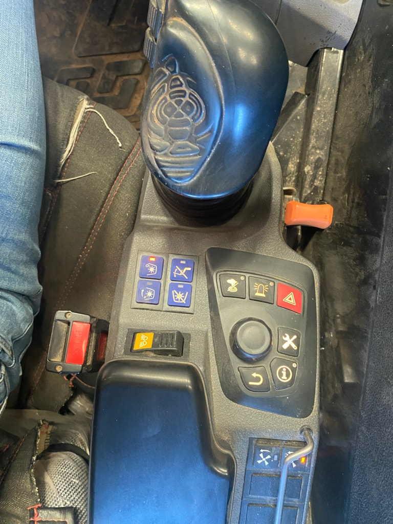 Telescopique MANITOU NEWAG 741-140 V+ - photo slide 2