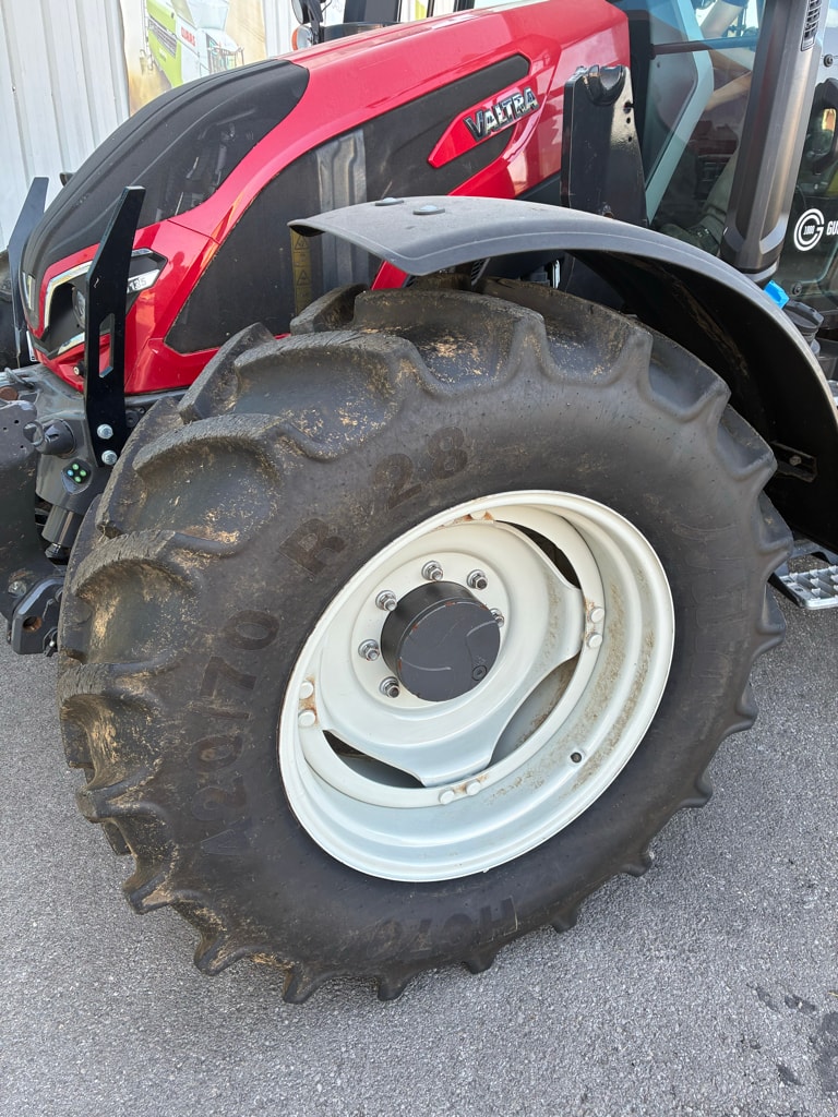 Tracteur VALTRA G135  active - photo slide 12