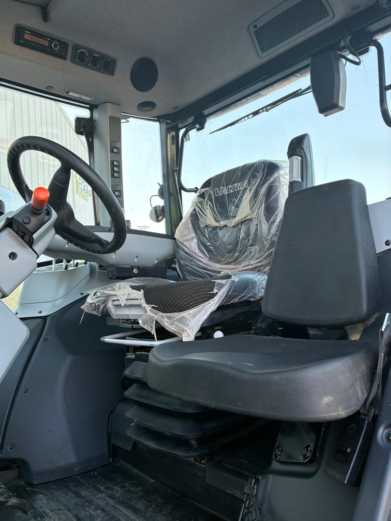 Tracteur VALTRA G135  active - photo slide 17