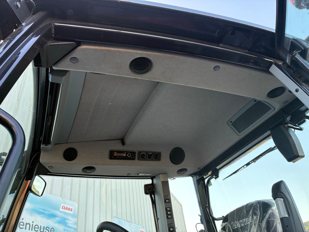 Tracteur VALTRA G135  active - photo slide 18