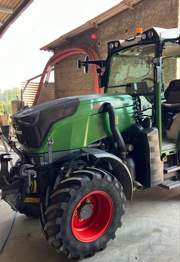 Tracteur FENDT 210 VARIO - photo slide 1