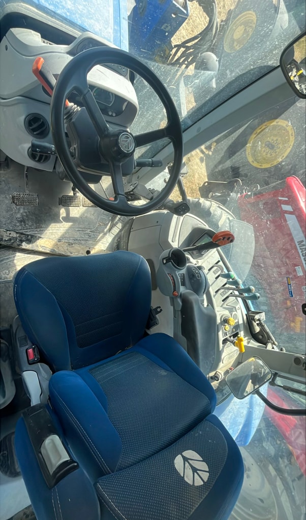 Tracteur chargeur NEW HOLLAND T7210 - photo slide 16
