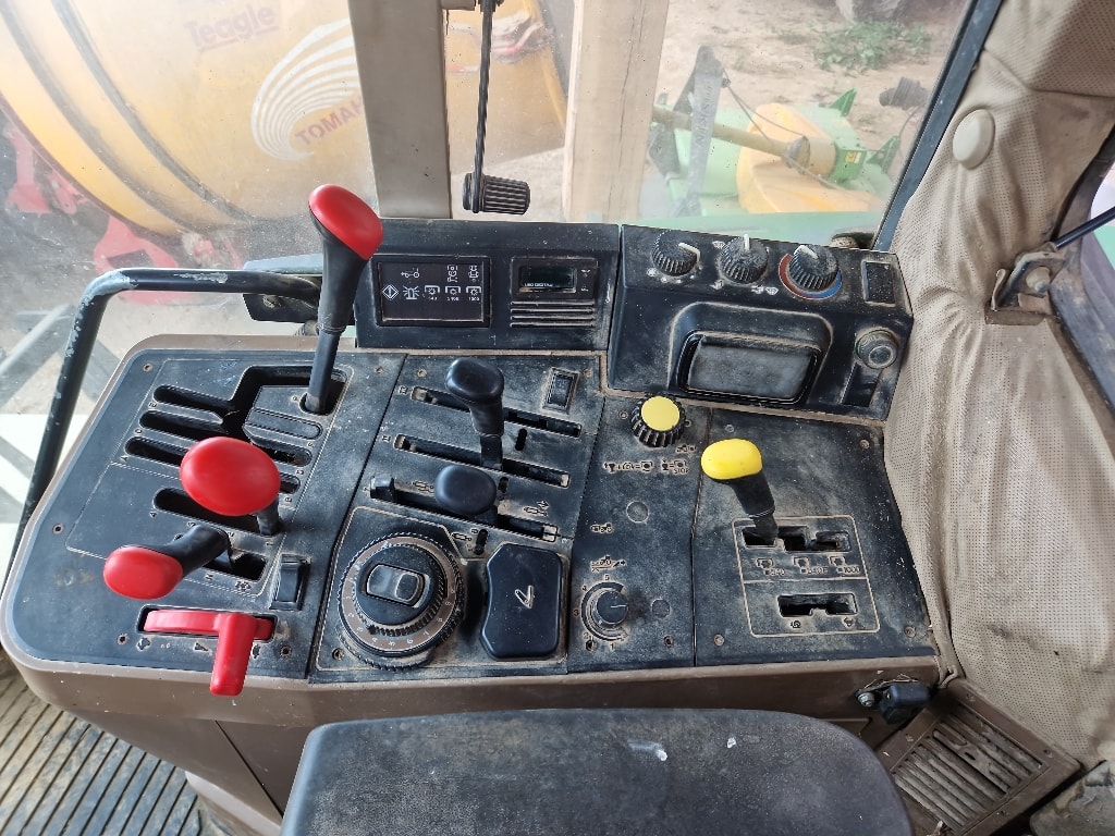 Tracteur JOHN DEERE 6300 - photo slide 11