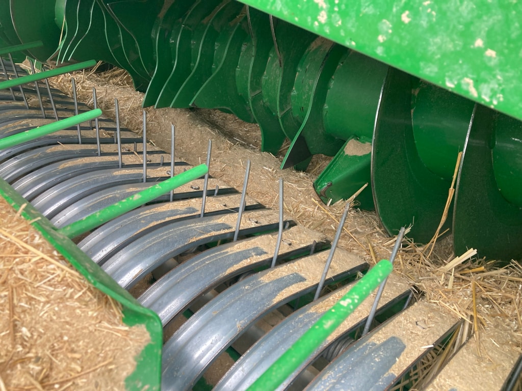 Presse balles rondes JOHN DEERE V451m - photo slide 9