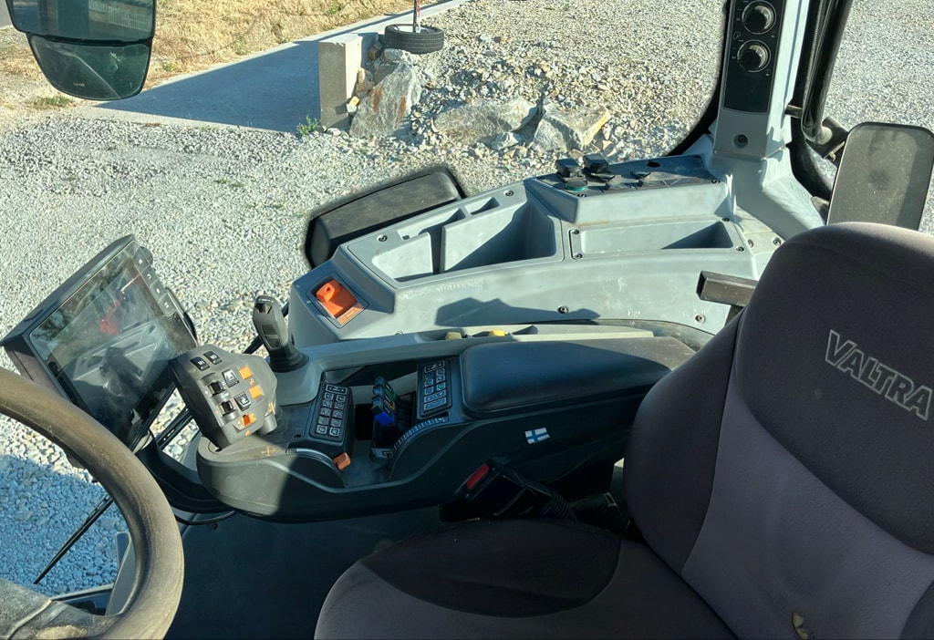 Tracteur VALTRA T 174e D SmartTouch - photo slide 9