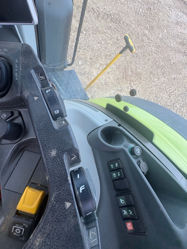 Tracteur CLAAS Arion 660 CMATIC CEBIS - photo slide 14