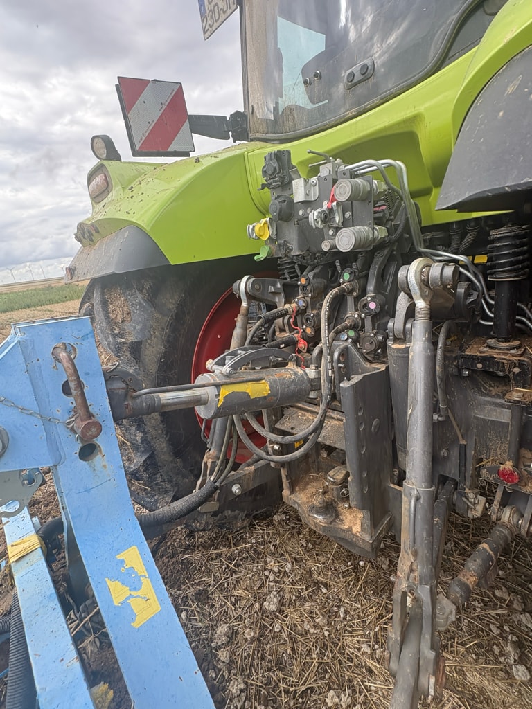 Tracteur CLAAS Arion 660 CMATIC CEBIS - photo slide 10