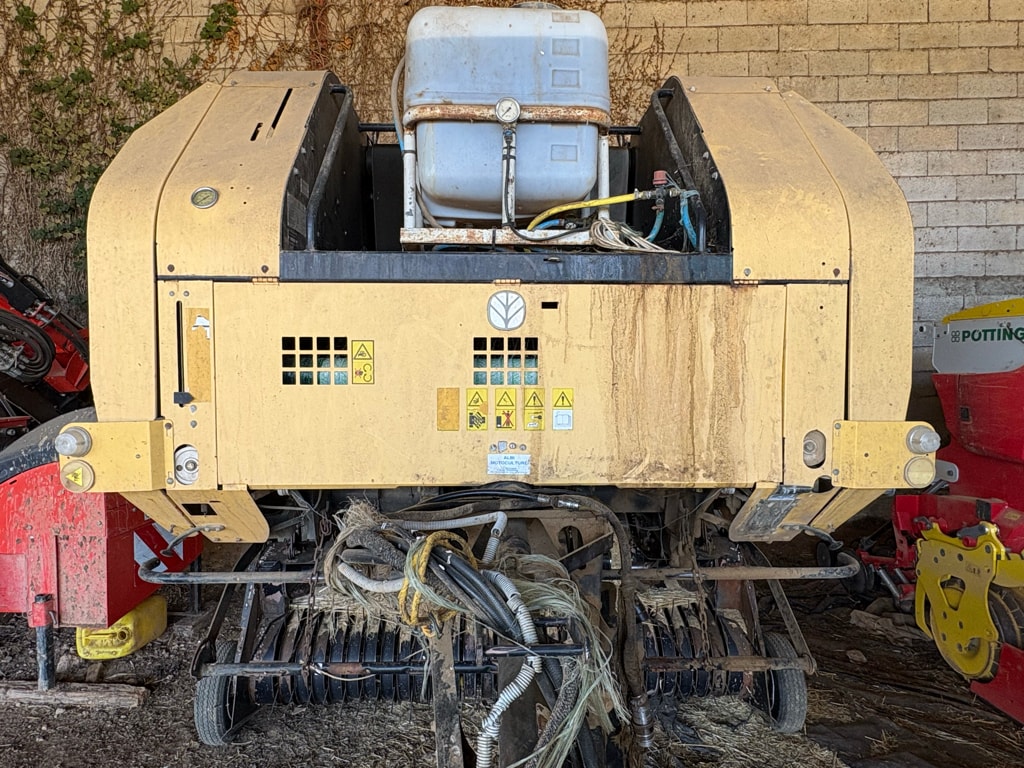 Presse balles rondes NEW HOLLAND BR740A - photo slide 15
