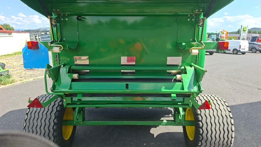 Presse balles rondes JOHN DEERE 854 MaxiCut - photo slide 9