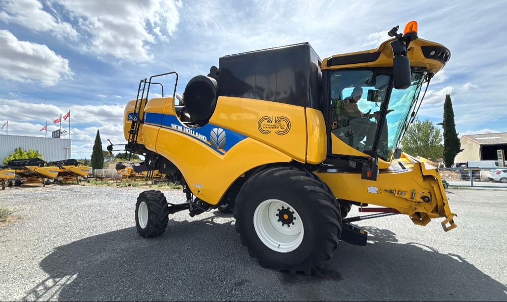 Moissonneuse NEW HOLLAND CH 7.70 - photo slide 3
