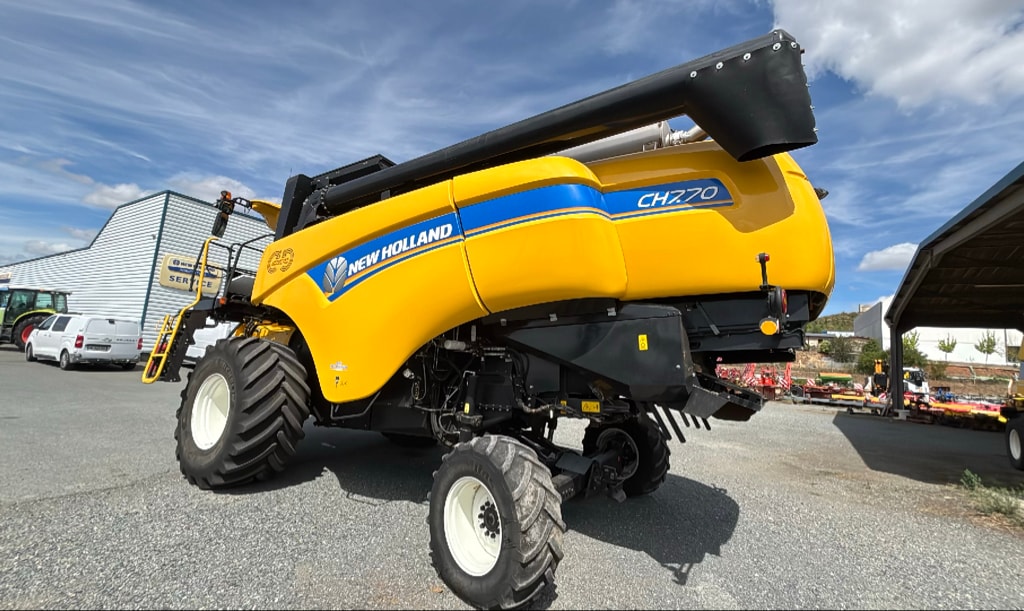 Moissonneuse NEW HOLLAND CH 7.70 - photo slide 6