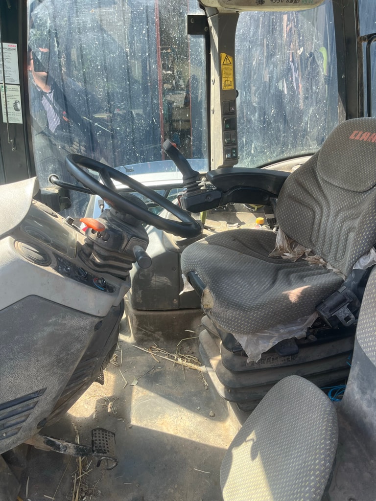 Tracteur chargeur CLAAS ARION 410 - photo slide 13