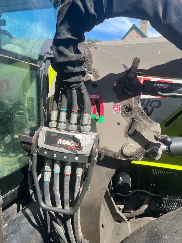 Tracteur chargeur CLAAS ARION 410 - photo slide 10