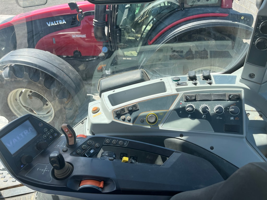 Tracteur VALTRA T174Versu  - photo slide 6