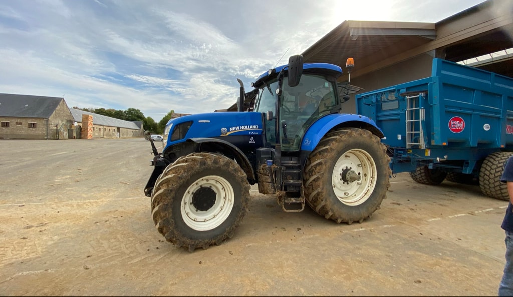 Tracteur NEW HOLLAND T7.245 - photo slide 1