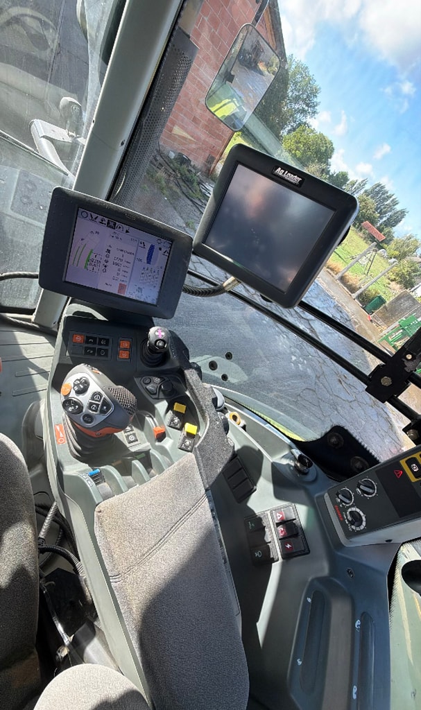 Tracteur CLAAS AXION 810 - photo slide 15
