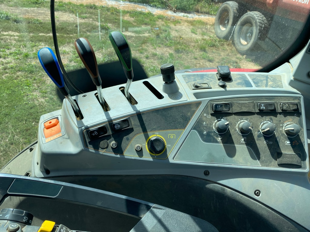 Tracteur VALTRA N 134 H5 - photo slide 8