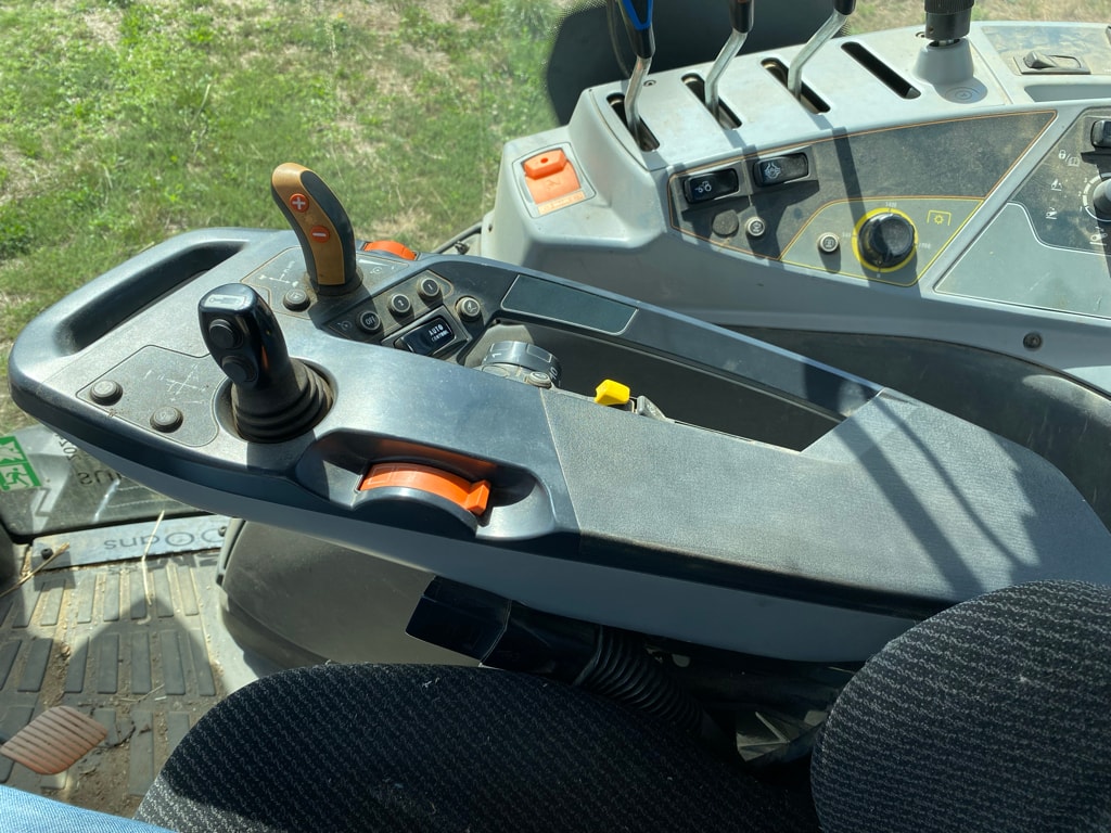 Tracteur VALTRA N 134 H5 - photo slide 9