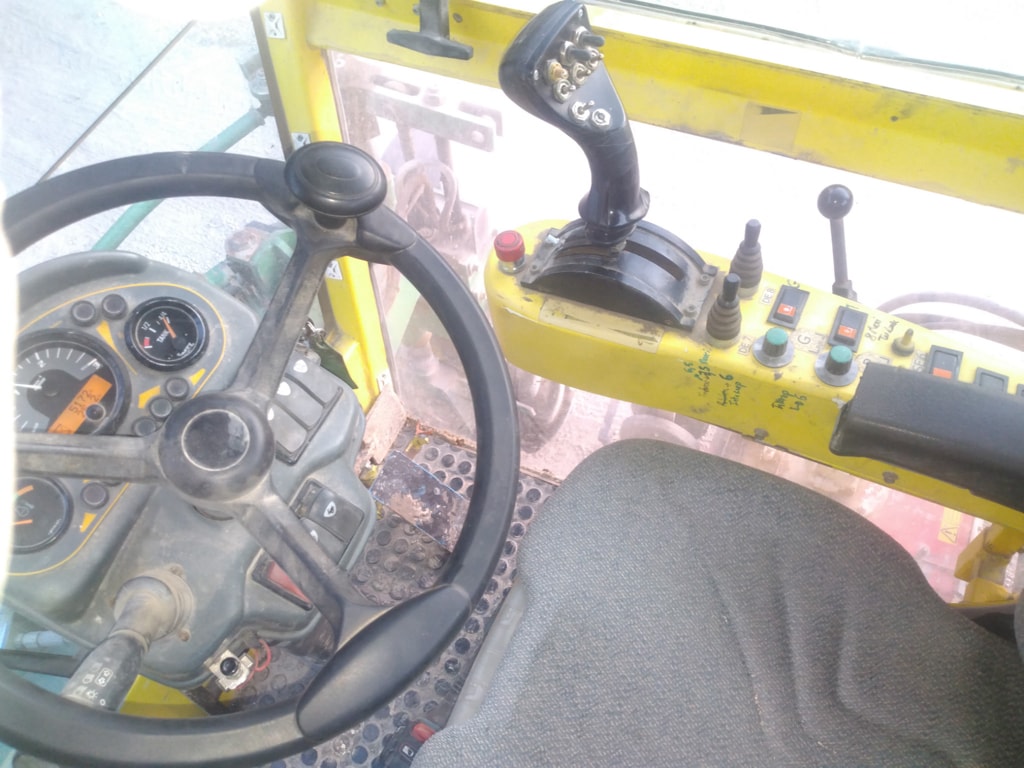 Tracteur enjambeur VSP XC VIGNERON - photo slide 12