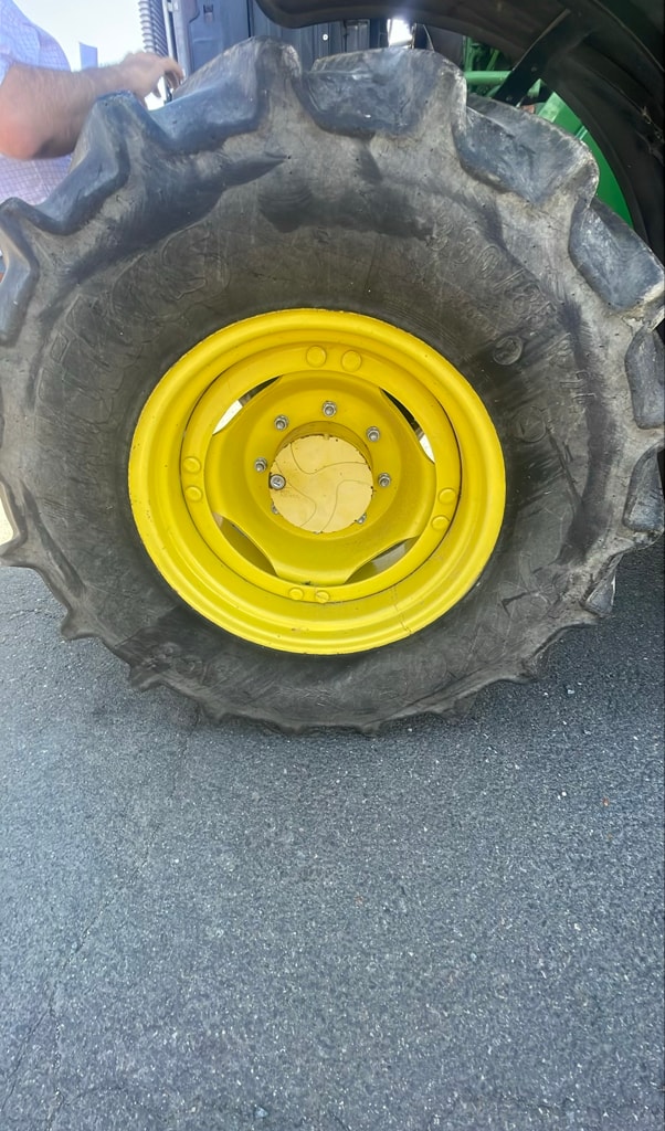 Tracteur JOHN DEERE 6110M+ epareuse - photo slide 7