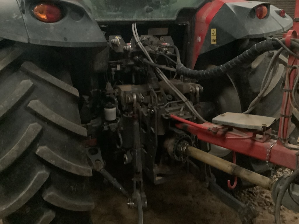 Tracteur MASSEY FERGUSON 5711 ESSENTIAL DYNA-4 - photo slide 9