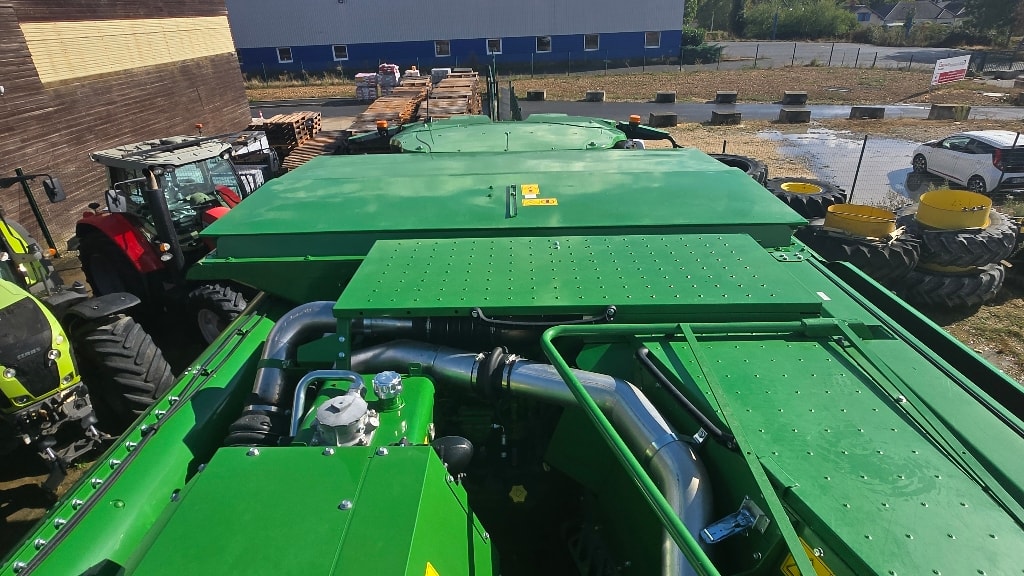 Moissonneuse JOHN DEERE T550i - photo slide 7