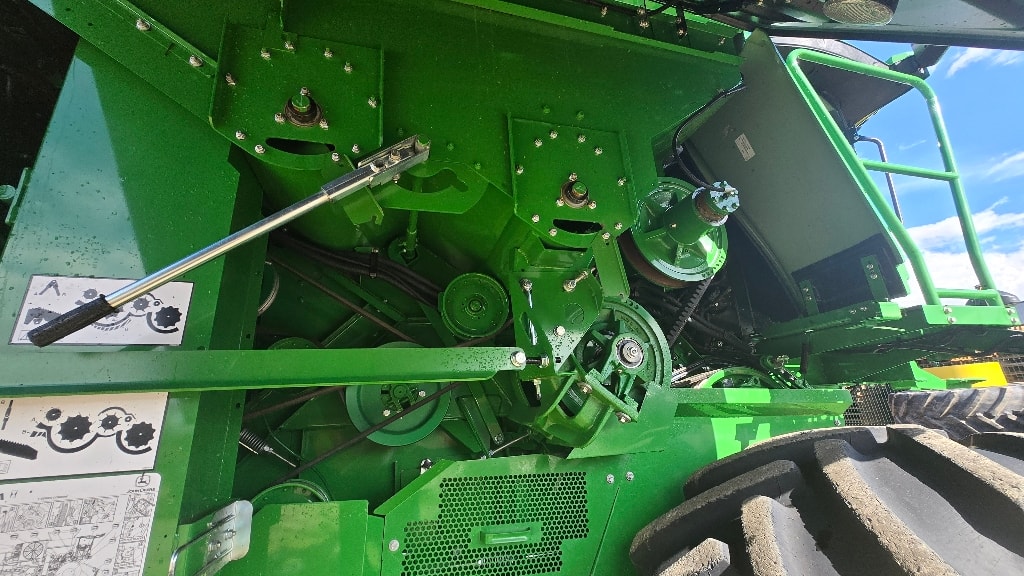 Moissonneuse JOHN DEERE T550i - photo slide 10