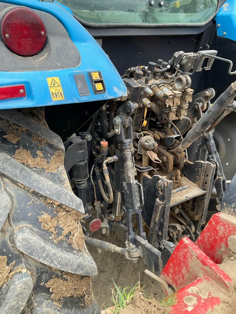 Tracteur LANDINI 6.135 C - photo slide 13