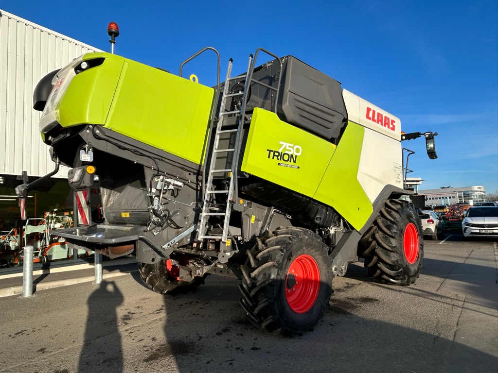 Moissonneuse CLAAS Trion 750 - photo slide 2