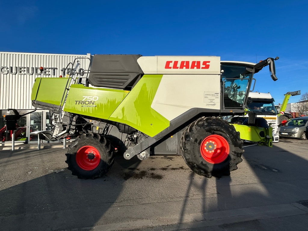Moissonneuse CLAAS Trion 750 - photo slide 8