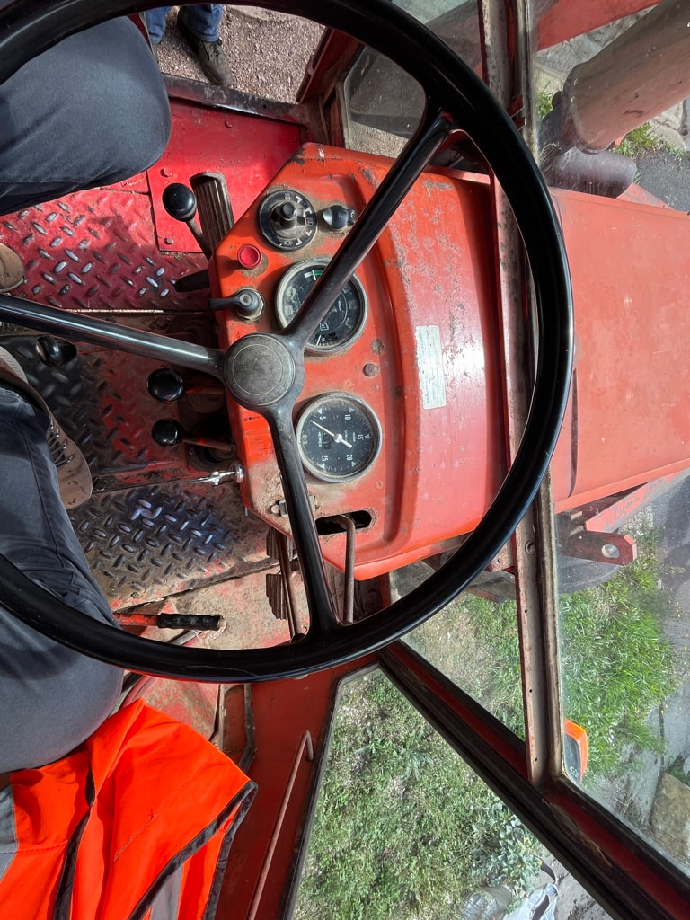 Tracteur chargeur RENAULT 751 - photo slide 8