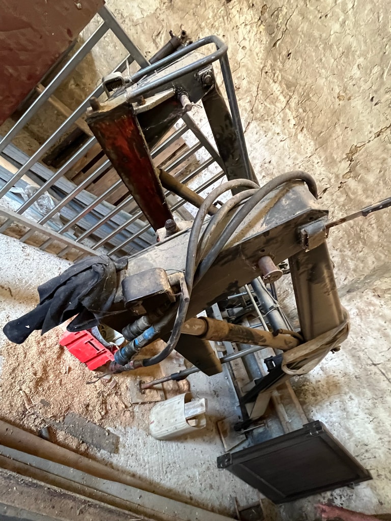 Tracteur chargeur RENAULT 751 - photo slide 6