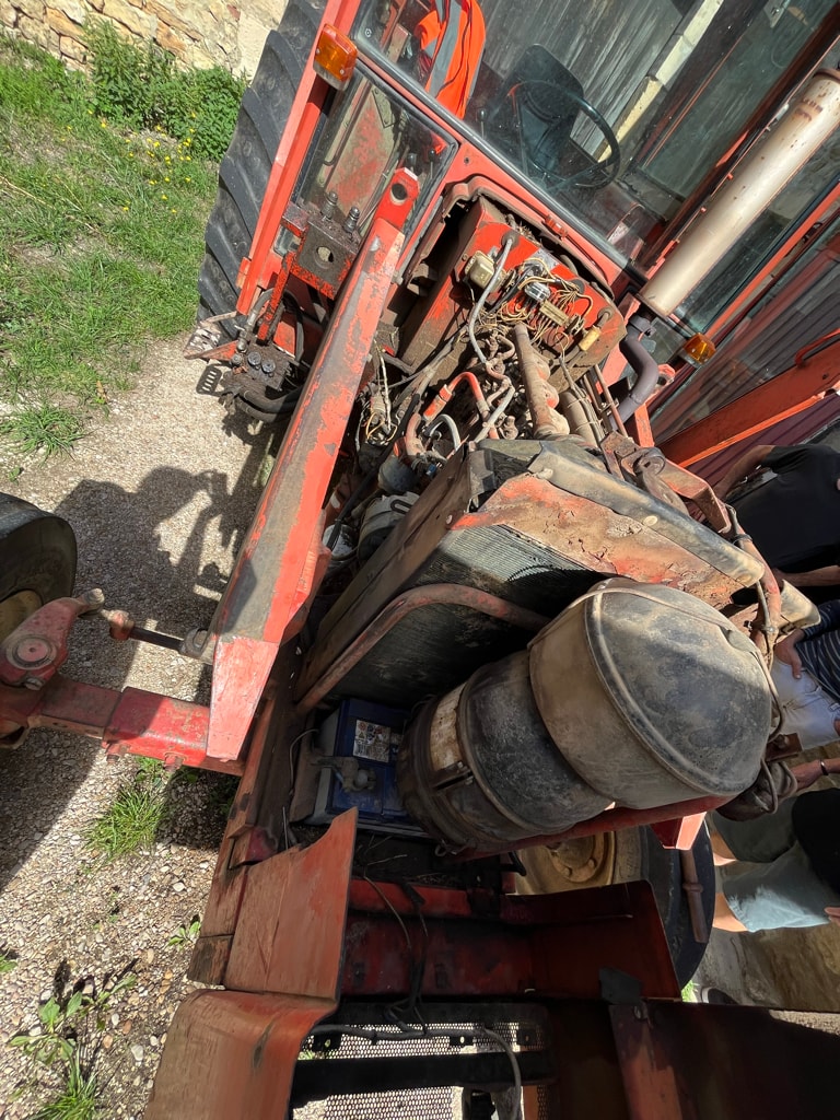 Tracteur chargeur RENAULT 751 - photo slide 15