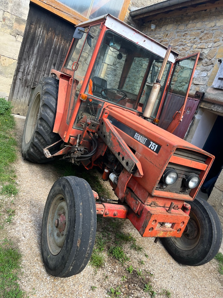 Tracteur chargeur RENAULT 751 - photo slide 3