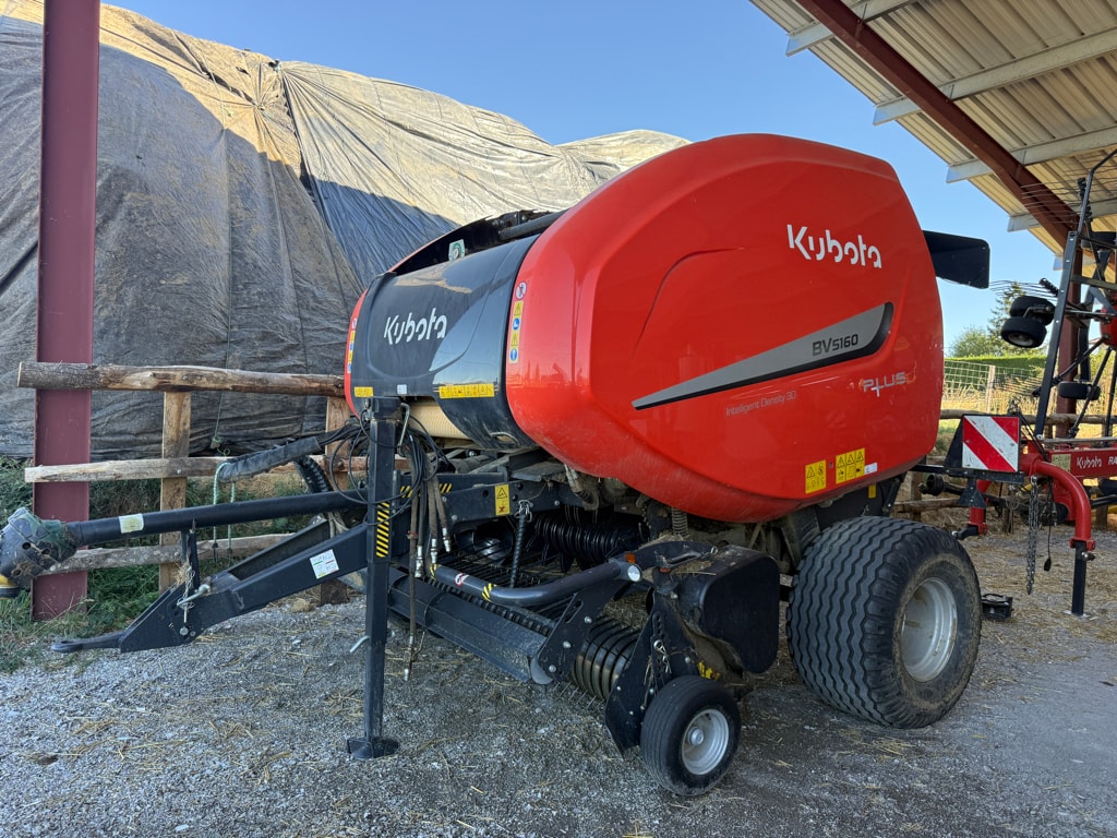 Presse balles rondes KUBOTA BV5160 plus - photo slide 1