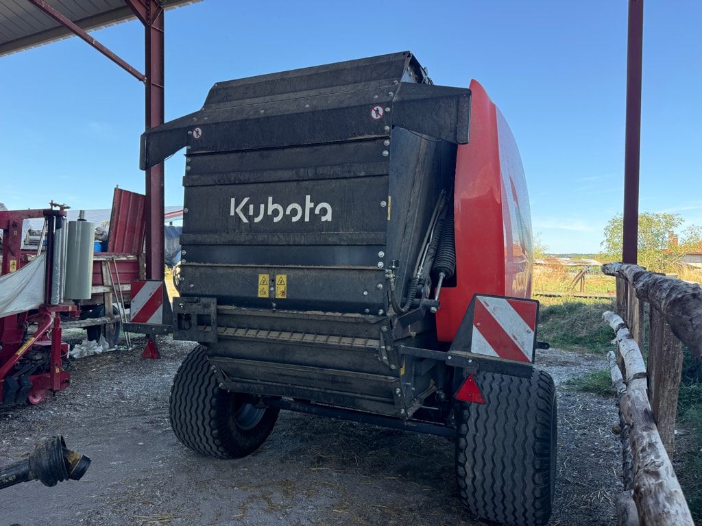 Presse balles rondes KUBOTA BV5160 plus - photo slide 4