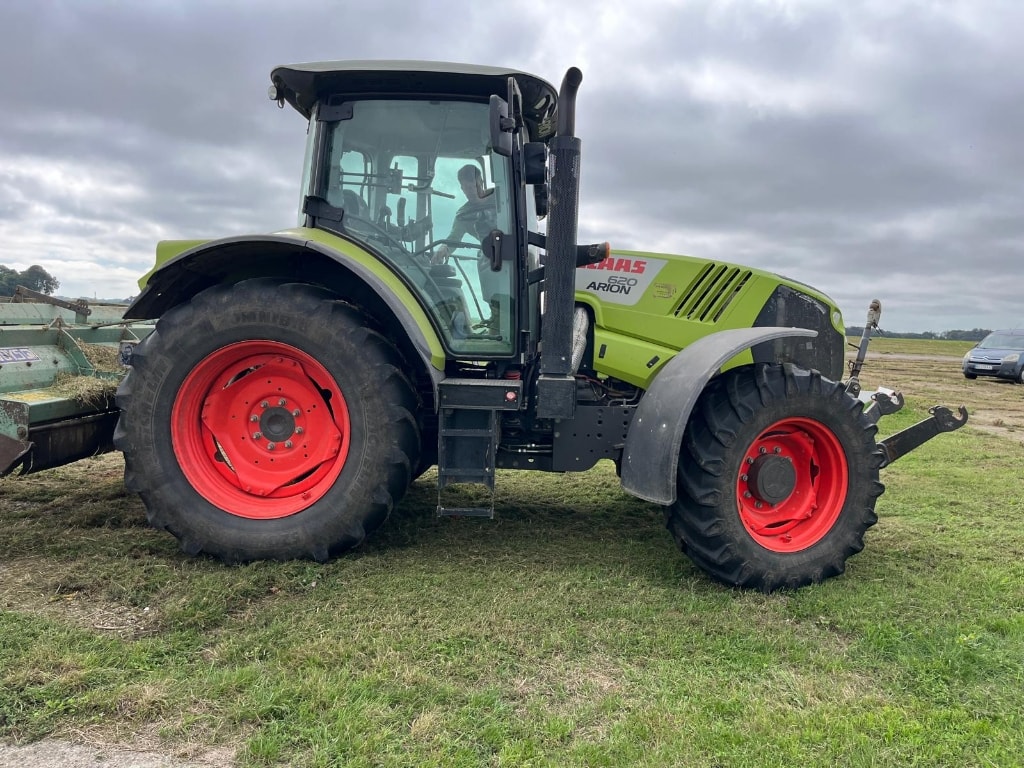 Tracteur CLAAS ARION 620 - photo slide 2