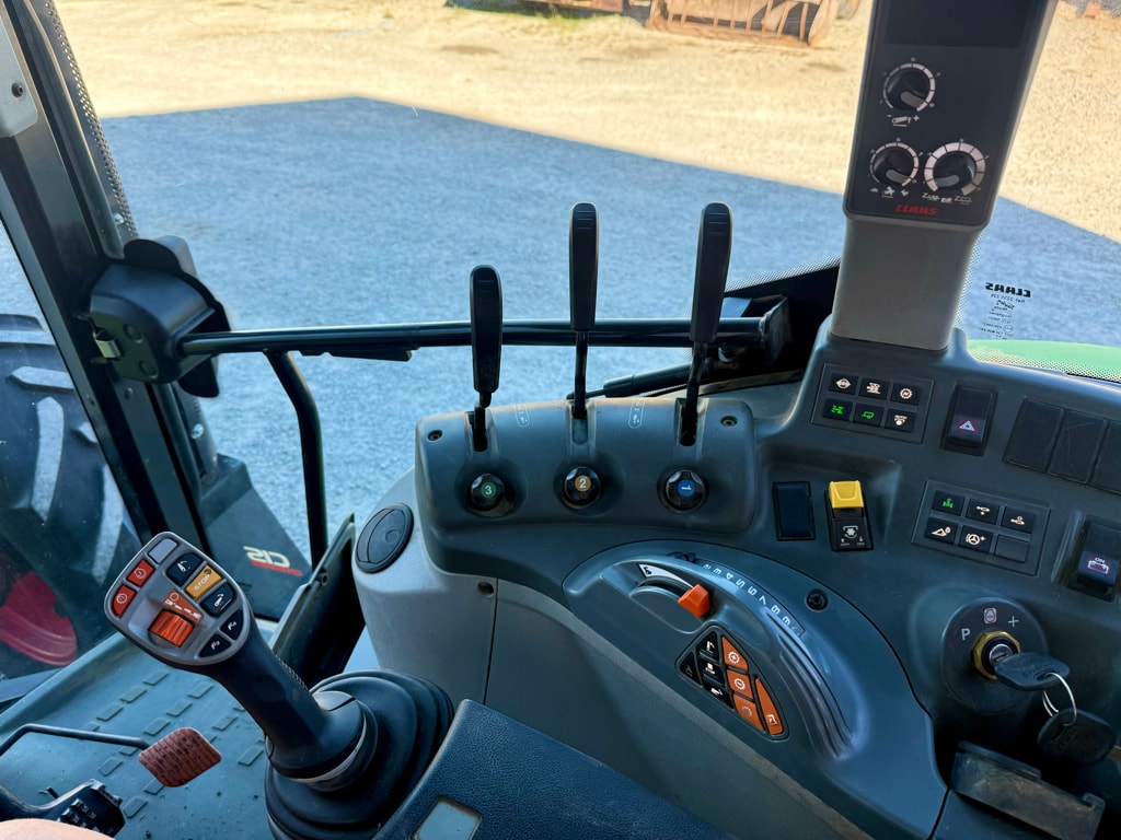 Tracteur CLAAS Arion 450 CIS - photo slide 6