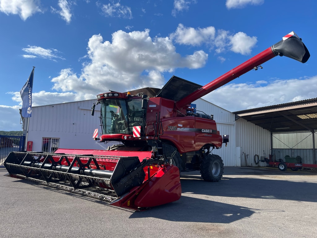 Moissonneuse CASE IH Axial 7230 - photo slide 4